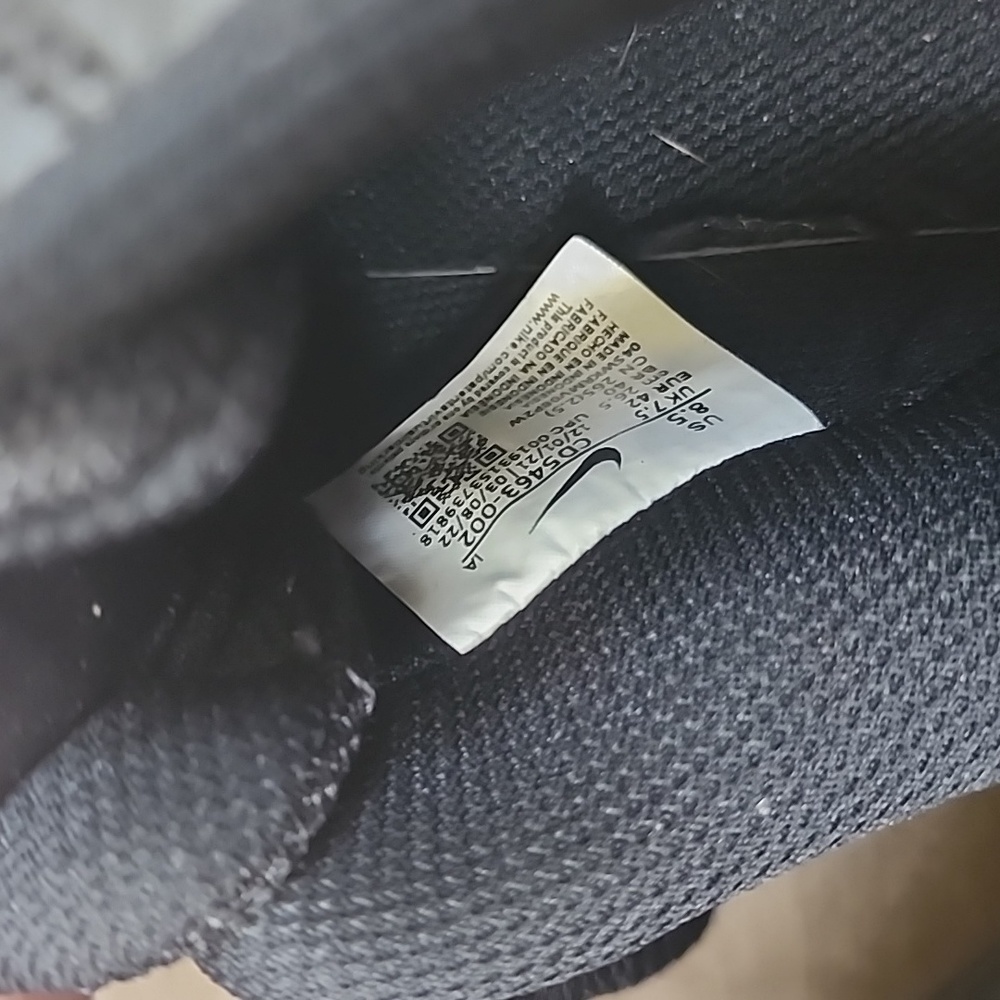 Nike - Picture 3 of 7